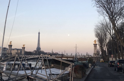 Saint-Germain-l'Auxerrois Boat Rental | Charming Houseboat in the center of Paris, large deck with stunning view!