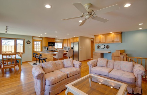 Wasco House | Charming Illinois Retreat w/Hot Tub, Deck & Grill