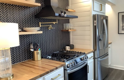 Mirror Lake House | Charming In Town Cottage-2 Fireplaces