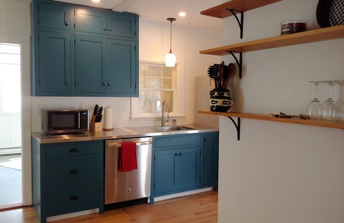 Rockland Cottage | Charming In-Town Rockland Home