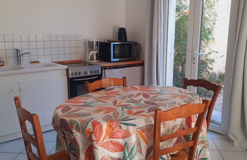Montagnac Apartment | Charming independent village gite with garden (near Pezenas)