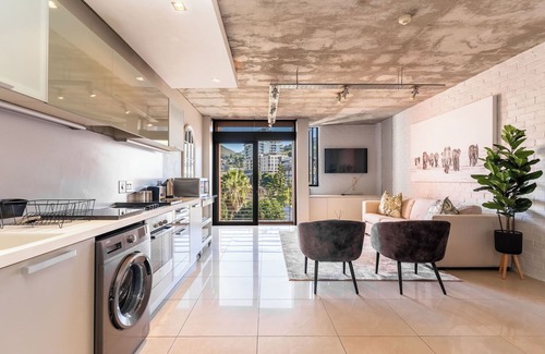Flora Park Apartment | Charming Industrial-Chic Apartment with Views