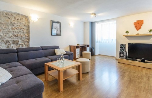 Orihi House | Charming inland holiday house in village Orihi
