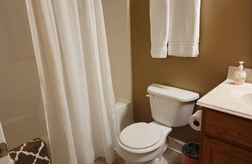 Woodbury Hotel | Charming Inn and Suites in the heart of Woodbury!