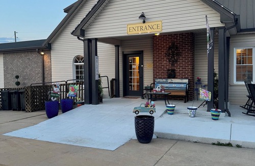Woodbury Hotel | Charming Inn and Suites in the heart of Woodbury!