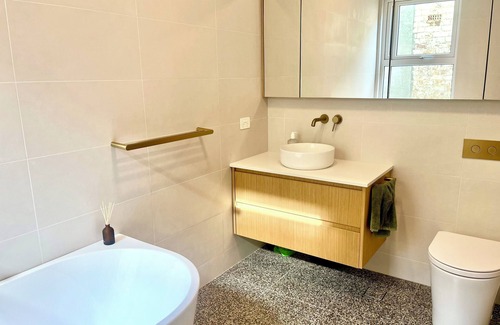 Petersham North House | Charming Innercity Furnished 3 bedroom House 10 min bus from City