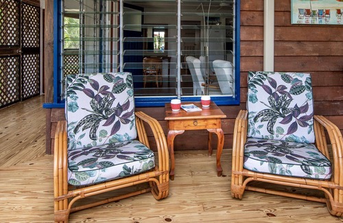 Nelly Bay House | Charming Island Cottage