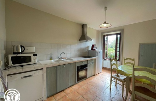 Cugand Cottage | Charming Italian-Style Cottage with Pool, Near Vineyards & Historic Towns