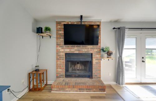 Piney Green House | Charming Jacksonville Abode with Patio!