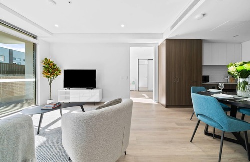 Kellyville Apartment | Charming Kellyville Retreat with Parking & Balcony