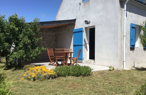 Bangor House | Charming Kervilahouen Cottage near Port-Coton Cliffs, Cozy Garden & Terrace, 1km from Sea