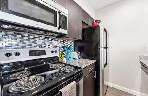 Pleasant Valley Apartment | Charming King Bed 1BR, 5 Min to DT