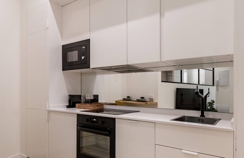 Barrio de La Latina Apartment | Charming La Almudena - Apartment in La Latina