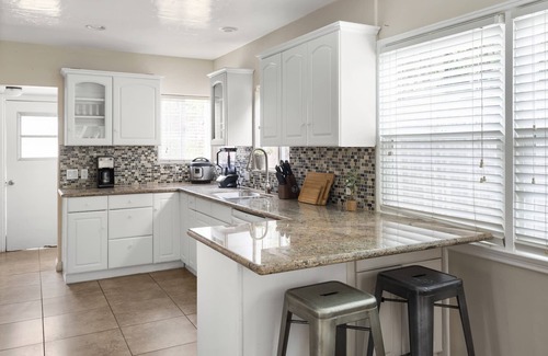 South Laguna House | CHARMING Laguna Beach 3BR/1BA Cottage & Casita/1BA, Close to 1000 Steps Beach