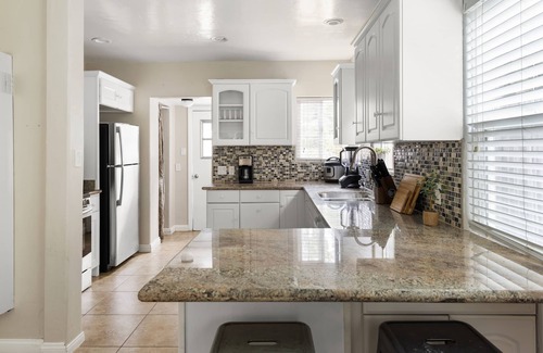 South Laguna House | CHARMING Laguna Beach 3BR/1BA Cottage & Casita/1BA, Close to 1000 Steps Beach