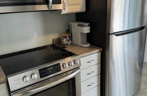 Locke Lake Colony House | Charming Lake Community Bungaloo. Comfortable living with 86 inch tv!