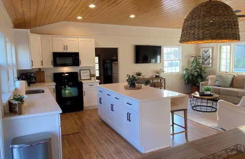 Fair Play Cabin | Charming Lake Front 3-bedroom cabin in Fair Play with Hot Tub & Private Dock