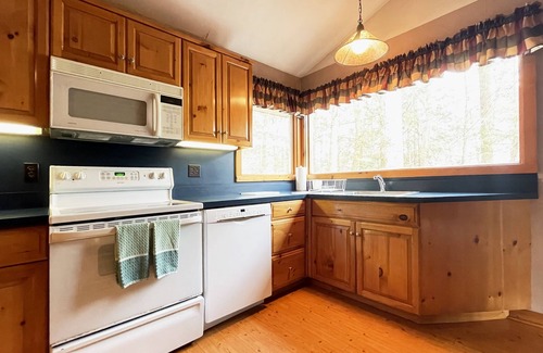 Reeders Cabin | Charming Lake Front Cabin in the Poconos