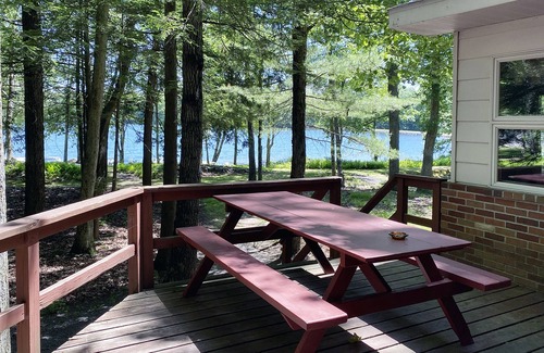 Reeders Cabin | Charming Lake Front Cabin in the Poconos