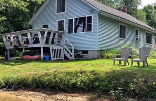 Raymond House | Charming Lake House Retreat in Raymond