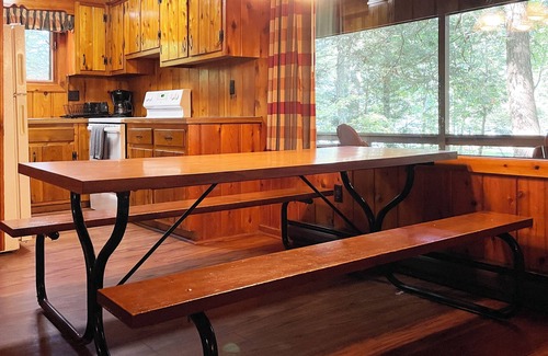 Reeders Cabin | Charming Lake View Cabin in the Poconos on Private Resort
