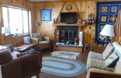 Hawley Ski Chalet | Charming Lakefront Chalet