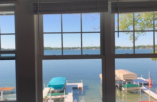 Cassopolis Cottage | Charming lakefront cottage with beautiful sunsets! 5 bedrooms, new master bath