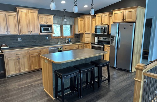Alexandria House | Charming lakefront home located in Alexandria on Lake Burgen.