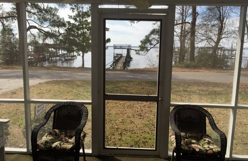 Lake Waccamaw House | Charming Lakefront Retreat! Beautiful Sunset Views!