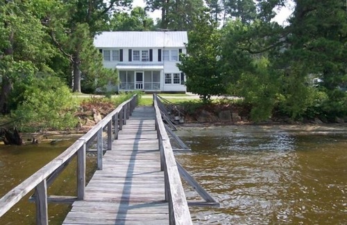 Lake Waccamaw House | Charming Lakefront Retreat! Beautiful Sunset Views!