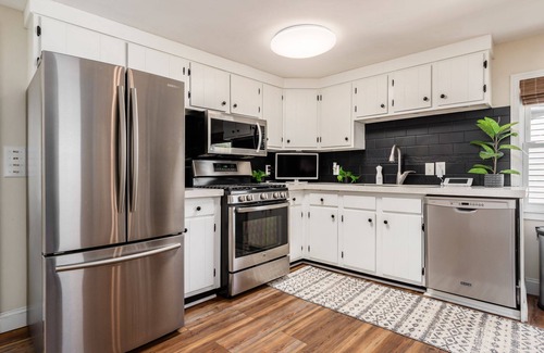 Millersport House | Charming lakefront cottage with beautiful views and central location.