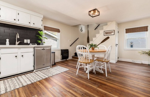 Millersport House | Charming lakefront cottage with beautiful views and central location.