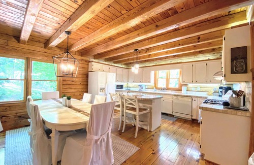 Mooresville Cabin | Charming Lakefront Log Cabin on LKN Quiet Cove