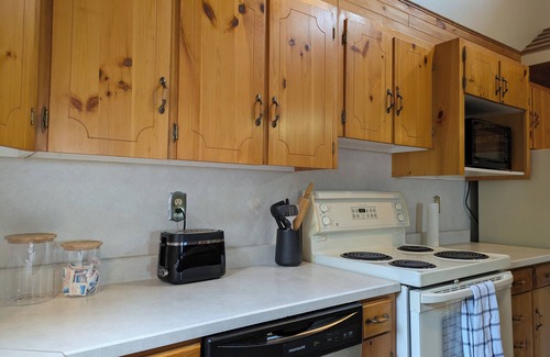 Saint Laurent Cabin | Charming Lakeview cabin in a peaceful bay