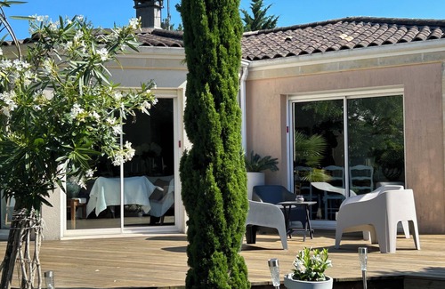 Eysines House | Charming light-filled house on the vineyard, beach and gastronomy route