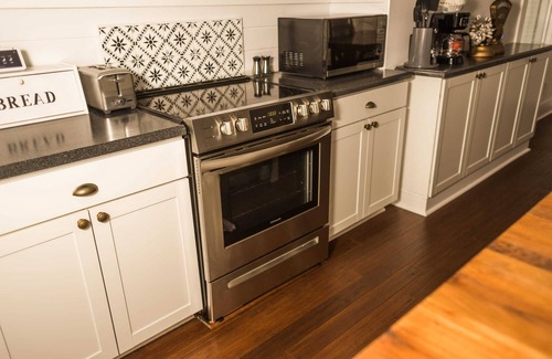 Lincoln House | Charming Lincoln Gem: Sleeps 10, perfect for families!