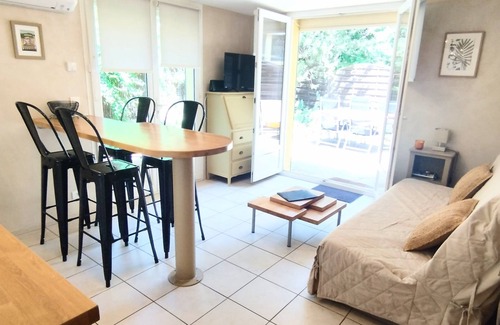 La Faviere House | Charming little air-conditioned house with terrace and enclosed garden