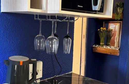 Kempton Park Cabin | Charming lodge in tranquil Kempton Park with WiFi