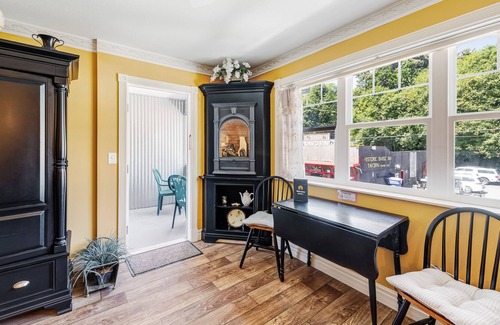 Historic Bayfront Apartment | Charming Lodge Studio with Gas Fireplace Near the Beach!