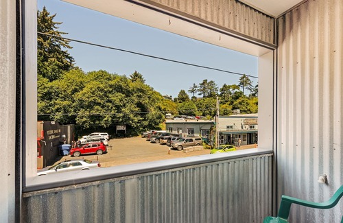 Historic Bayfront Apartment | Charming Lodge Studio with Gas Fireplace Near the Beach!