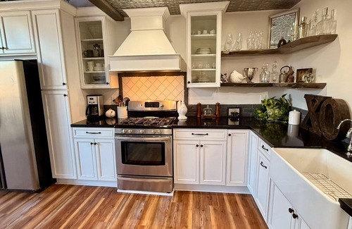 Los Alamos Apartment | Charming Loft in tranquil Los Alamos with AC, WiFi
