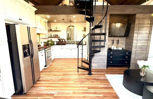 Los Alamos Apartment | Charming Loft in tranquil Los Alamos with AC, WiFi