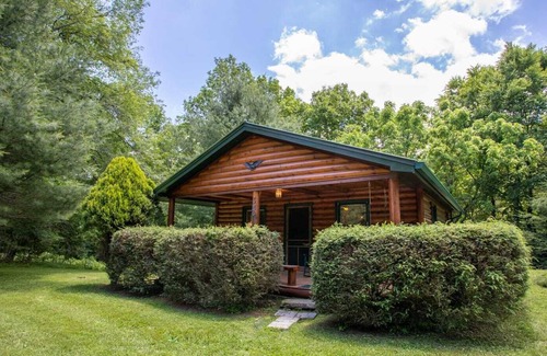 Sugar Grove Cottage | Charming Log Cabin Near Watauga River