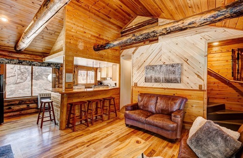Drake Cabin | Charming Log Cabin with 3.8 Acres