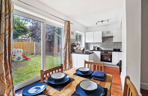 White Hart Lane Apartment | Charming London Apartment Durban Road