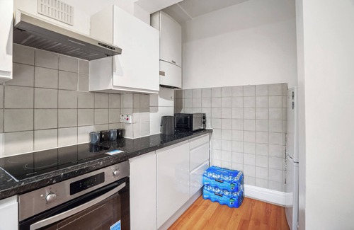 White Hart Lane Apartment | Charming London Apartment Durban Road