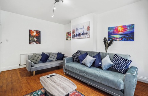 White Hart Lane Apartment | Charming London Apartment Durban Road