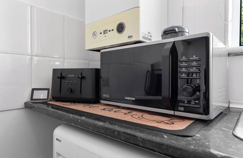 The Lane Apartment | Charming London Apartment Near City Center