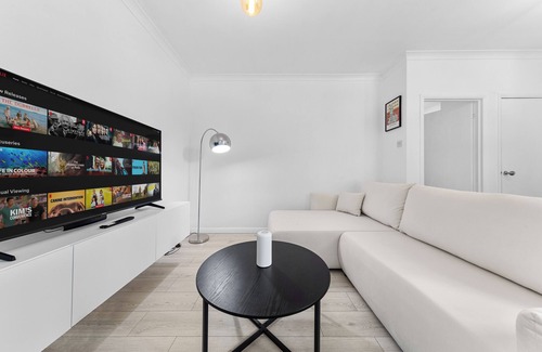 The Lane Apartment | Charming London Apartment Near City Center