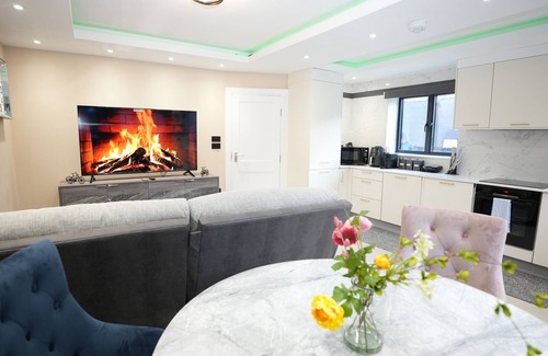 Harlesden House | Charming London House - Sleeps 5 & Outdoor Space